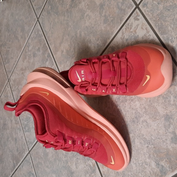 Nike Shoes - Nike Air Max Axis, Rush Pink, size 6.5